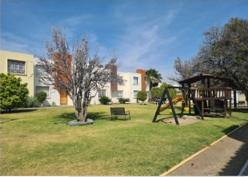 Inmueble Escriturado Con Posesión En Juan C. Bonilla, Colonia Viñedos De Burdeos, Puebla. Sk04