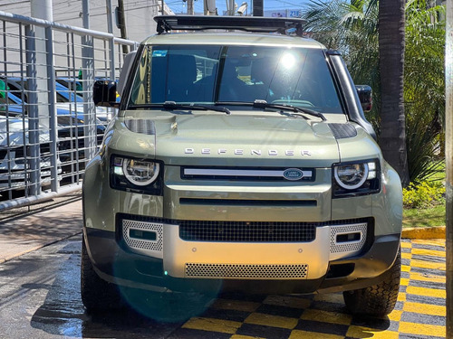 Land Rover Defender P400 2021