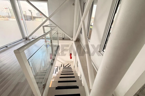 Exclusiva Propiedad Comercial En Venta