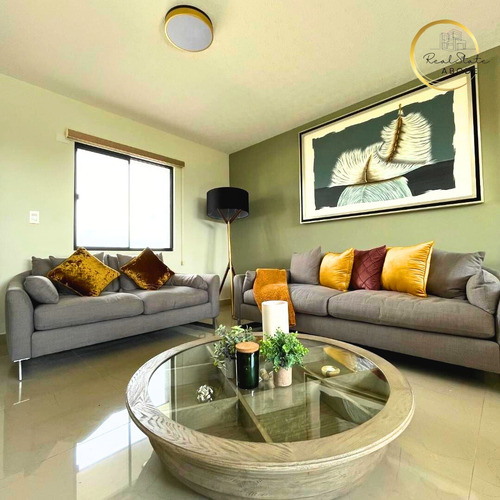 Casa Residencial Con Estilo Minimalista Y Terraza