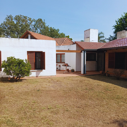 Casa De 4 Dormitorios Patio Y Cochera. Apta Crédito