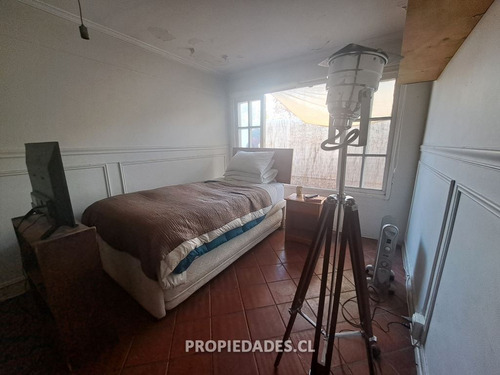 Casa En Venta De 4 Dorm. En Ñuñoa