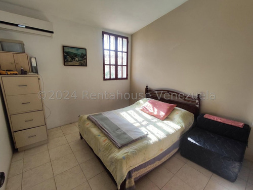 José Trivero Vende Hermosa Casa Ubicada En Excelente Zona De Cabudare, Cuenta Con Tanque Subterraneo