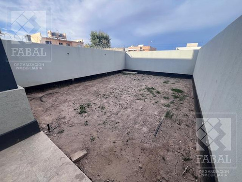 Casa Venta Rincón Lindo, Cipolletti, 3 Dormitorios, 2 Baños, Cochera Y Jardín (apto Crédito)