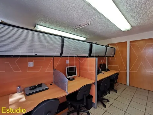 Casa De 215m2t / 347m2c / 4r / 3.5b / 1a / Vigilancia