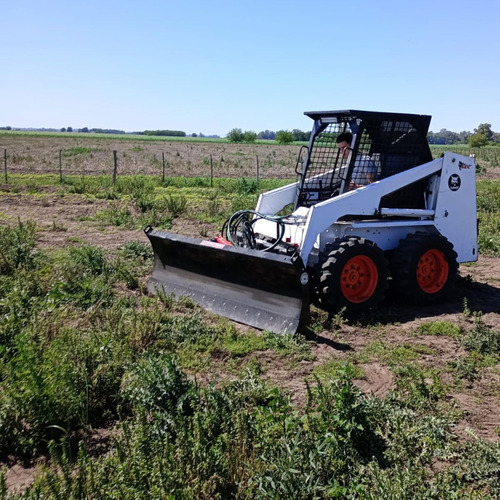 Implemento Nivelador Pecarí - Minicargadora