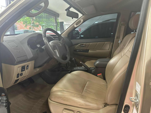Imagen 6 de 13 de Toyota Fortuner Sr