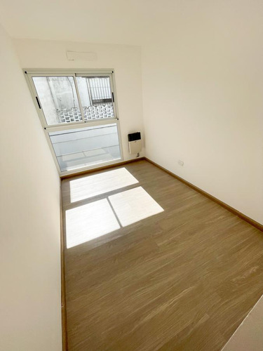 Casa Duplex De Pasillo En Arroyito