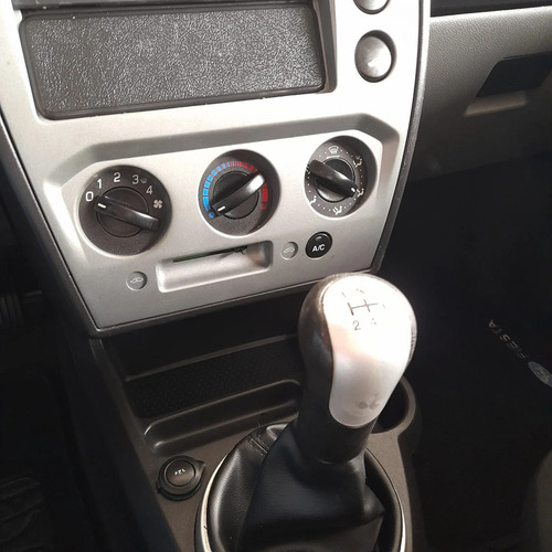 Ford Fiesta 1.6 MPI SEDAN 8V FLEX 4P MANUAL