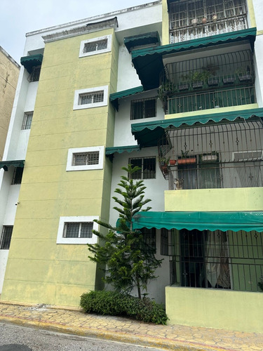 Vendo Apartamento En La República De Colombia 4to Piso 