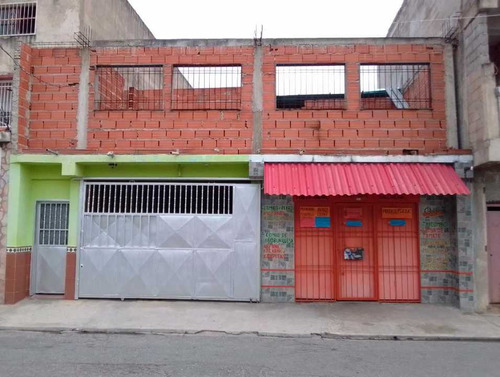Casa De Dos Niveles Con Local Comercial Francisco De Miranda, Maracay