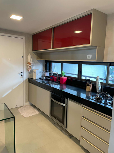 Apartamento Com Acabamento Em Alto Padrão.