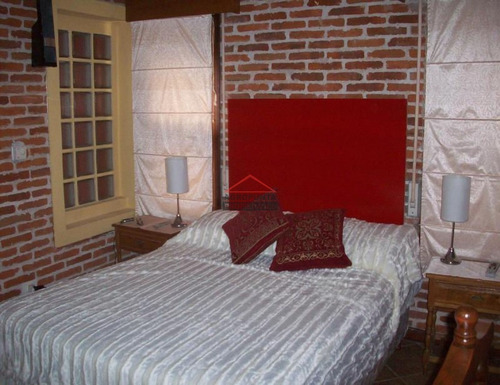 Casa En Beverly Hills, 4 Dormitorios *- Ref: 3576