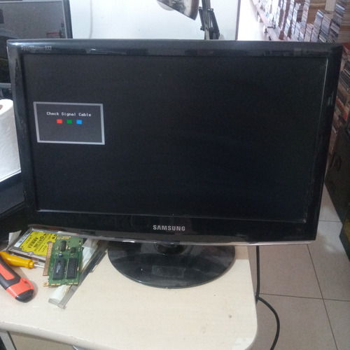 Monitor Lcd Samsung 933 18.5 Pol C/defeito - Leia O Anuncio (Usado)