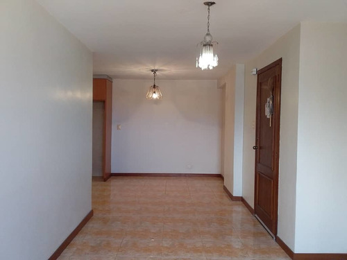 Imagen 8 de 15 de Nelida Lugo Alquila Apartamento Cumboto Norte Puerto Cabello