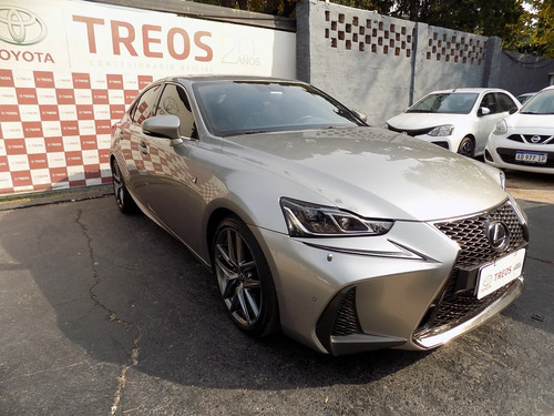 Imagen 3 de 8 de Lexus Is 300 2019