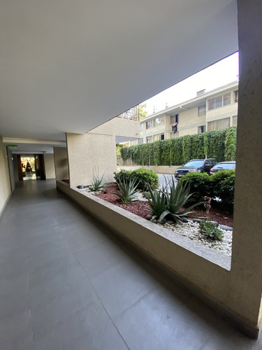 A Tres Cuadras Del Metro Monseñor Eyzaguirre, Lider Y Plazas