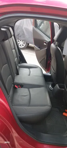 Mazda 2 Touring Hatchback Modelo 2023, Color Rojo Diamante