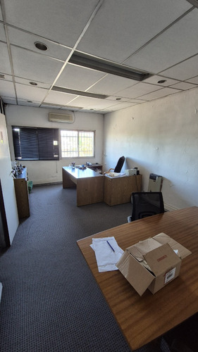 Alquiler De Depósito Con Oficinas - Excelentes Condiciones Ubicado A Pocas Cuadras Del Acceso Tigre - Superficie 675 M2
