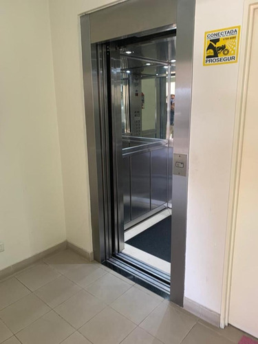 2 Amb Amplios Con Cochera Edificio Con Parrilla Y Pileta