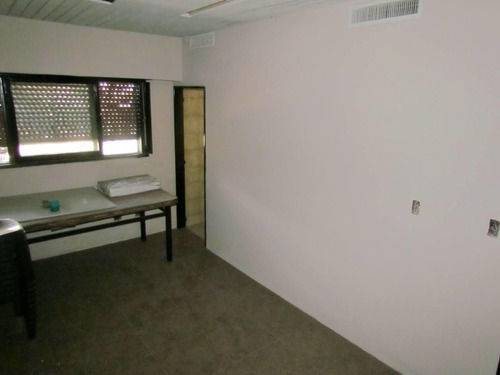 Imagen 5 de 7 de Venta Galpón Industrial C/oficinas Y Vestuarios- San Justo