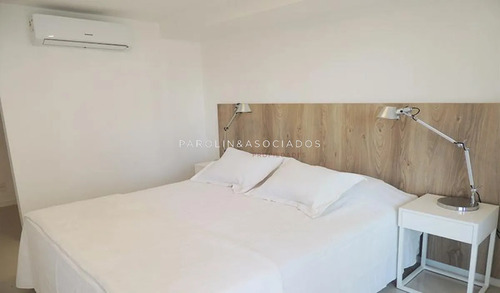 Apartamento De 2 Dormitorios En Venta En Torre Esmeralda, Punta Del Este.