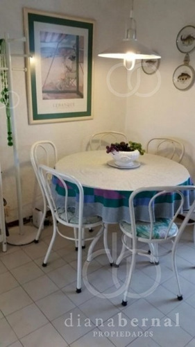 Apartamento De 1 Dormitorio En Edificio Ubicado En Primera Línea De Playa Mansa. - Ref: 2322