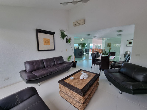 Hermosa Casa En Venta En Colinas De Santa Fe, Morelos