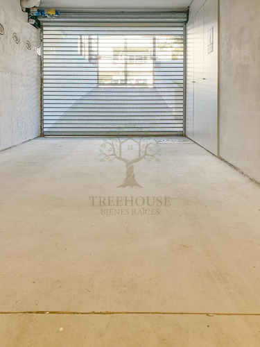 Venta Con Renta De Apartamento 2 Dormitorios Con Patio, Terraza, Gge Y Box En Malvín