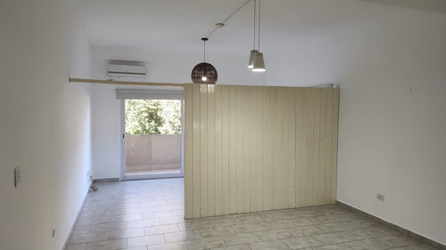 Monoambiente En Alquiler Con Balcón Y Parrilla