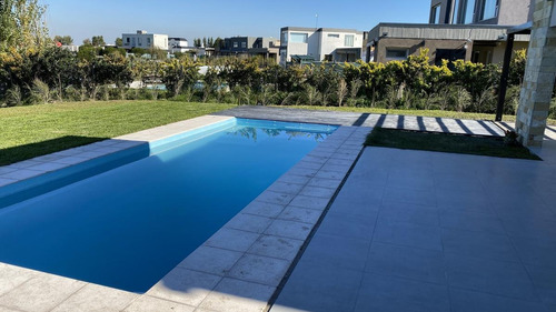 Imagen 7 de 22 de Casa En Venta - San Sebastián, Area 5