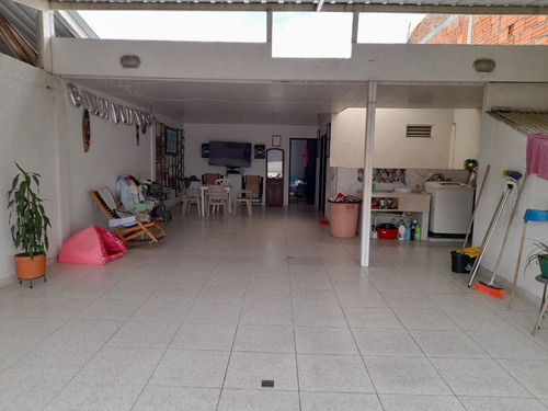 Altamira - Casa Bifamiliar Con Terraza En Venta Y/o Permuta Palmira