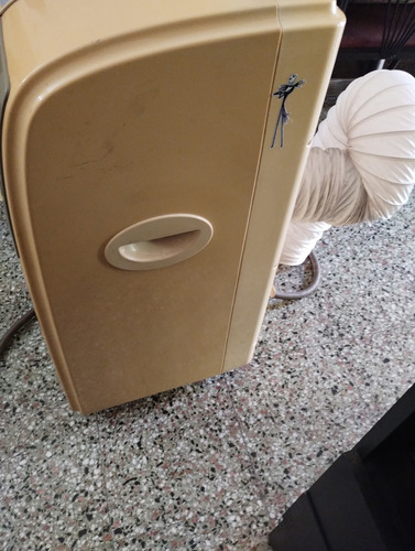 Aire Acondicionado Durabrand Frío/calor Portátil Crema (Usado)