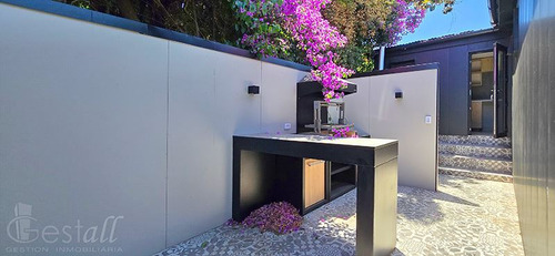 Casa En Venta De 3 Dorm. En Las Condes