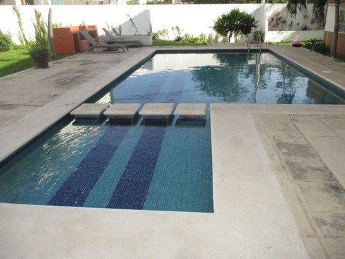Amplio Departamento En Planta Baja En Renta