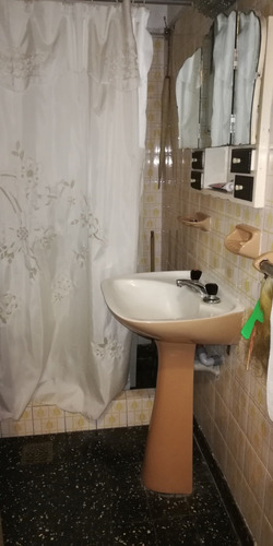 Casa Sola Con Amplio Lote