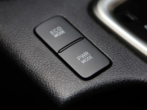 Toyota Hilux 2.8 D-4D TURBO DIESEL CD SRX 4X4 AUTOMÁTICO