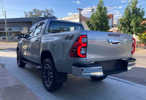 Imagen 9 de 15 de Toyota Hilux D/cabina 2.8 Tdi 204cv A/t 6 4x4 Srx 0km My2023