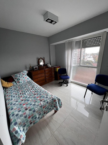 Departamento De 4 Ambientes Dependencia En Venta En Acassuso.