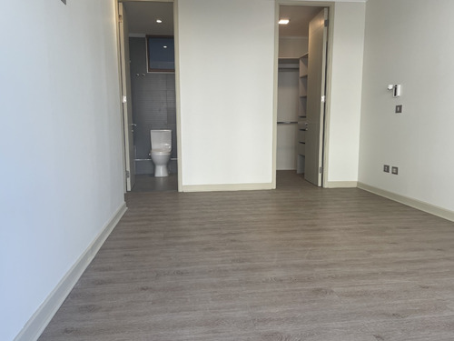 Depto. Frente A Metro Los Dominicos. 2 D+2 B. Cod 41100
