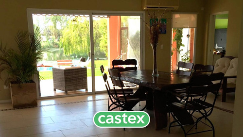 Casa A La Venta, Al Lago, Con Increíble Espejo De Agua En El Barrio Los Castores. Nordelta.