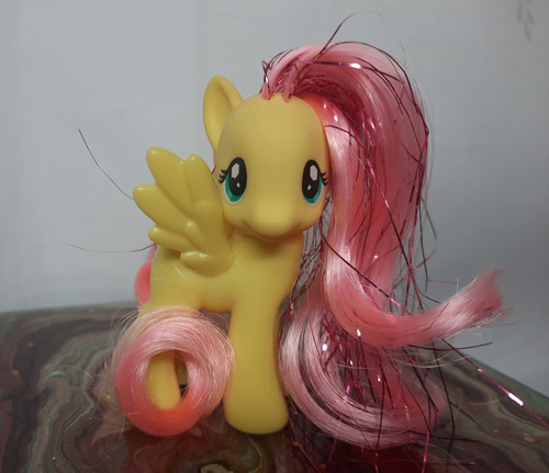 My Little Pony Fluttershy Ojos Tristes Con Tinsel G4