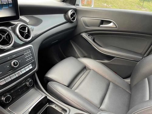 Imagen 13 de 15 de Mercedes-benz Clase Cla 2018 1.6 200 Cgi Mt