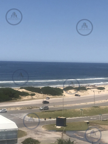 Apartamento De 3 Dormitorios Con Vista Al Mar, Playa Brava 