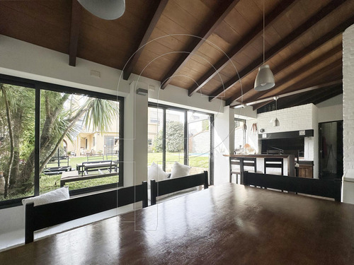 Venta Exclusiva Casa Con Piscina Y Barbacoa En El Prado, Montevideo