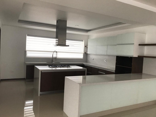 Hermosa Residencia En La Ceiba A La Venta
