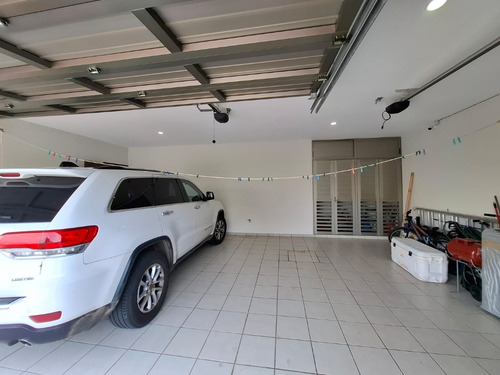 Casa En Venta En El Fracc Lomas De La Rioja