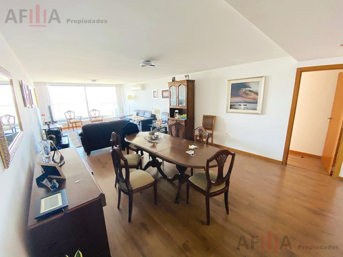 Venta Departamento 4 Dormitorios Piscina Rambla- Malvín