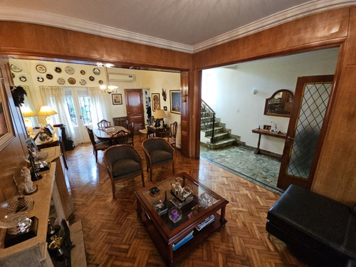 Casa Lote Propio 5 Amb. Con Jardín Y Pileta Floresta