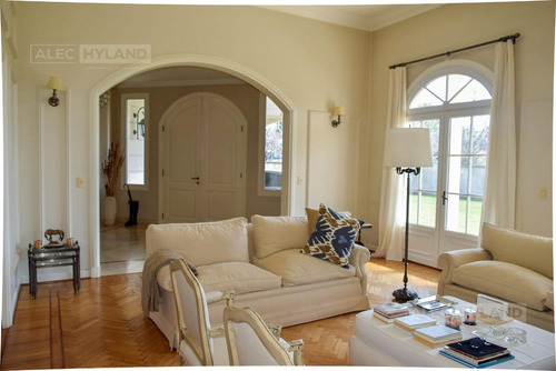 Imagen 4 de 17 de Casa 10 Ambientes En Venta - Las Lomas-san Isidro